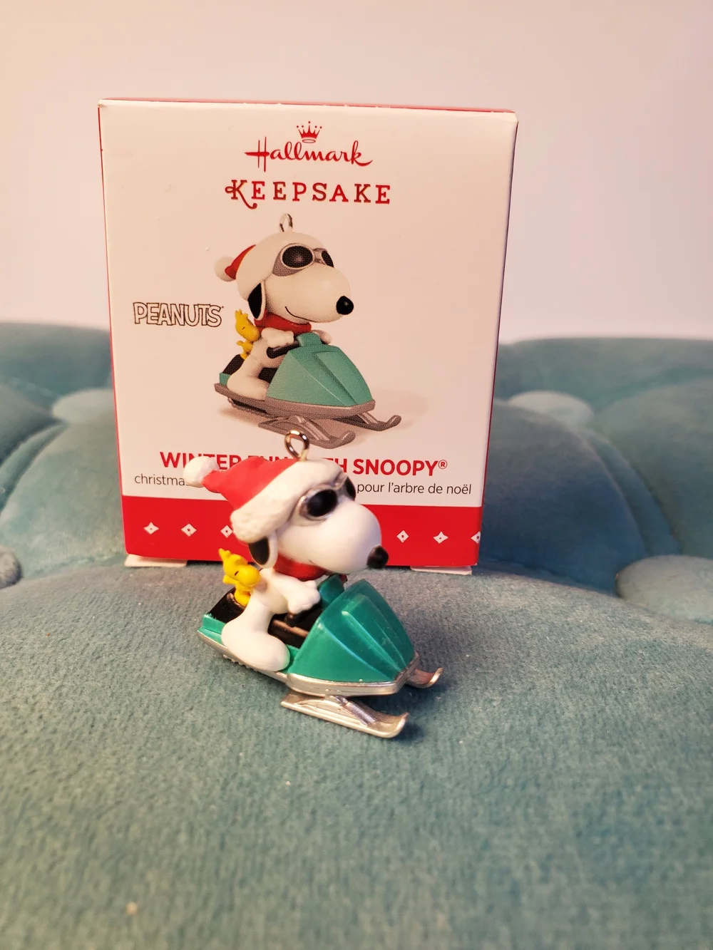 Hallmark Keepsake Peanuts Winter Fun with Snoopy 2015 Mini Ornament QXM8507